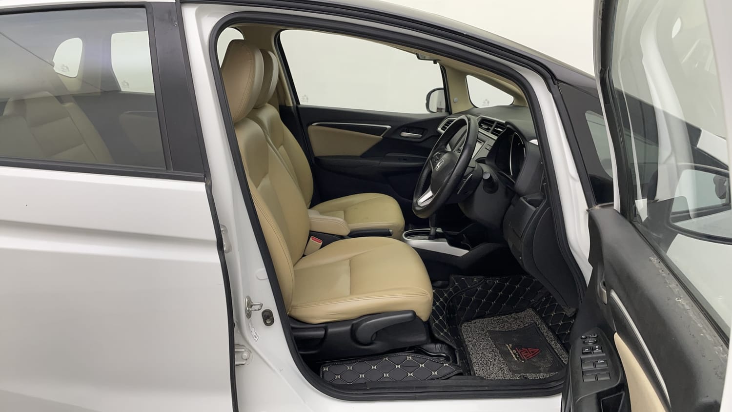 Used 2022 Honda Jazz ZX CVT Petrol Automatic interior RIGHT SIDE FRONT DOOR CABIN VIEW