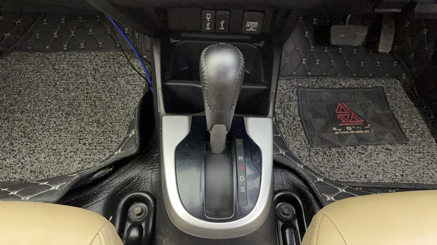 Used 2022 Honda Jazz ZX CVT Petrol Automatic interior GEAR  KNOB VIEW