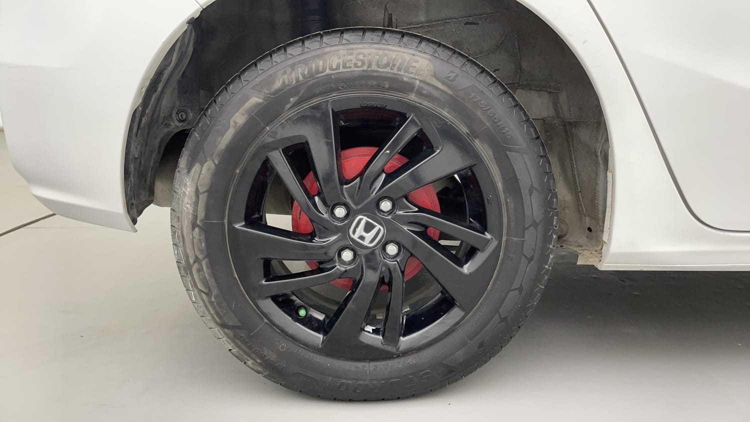 Used 2022 Honda Jazz ZX CVT Petrol Automatic tyres RIGHT REAR TYRE RIM VIEW