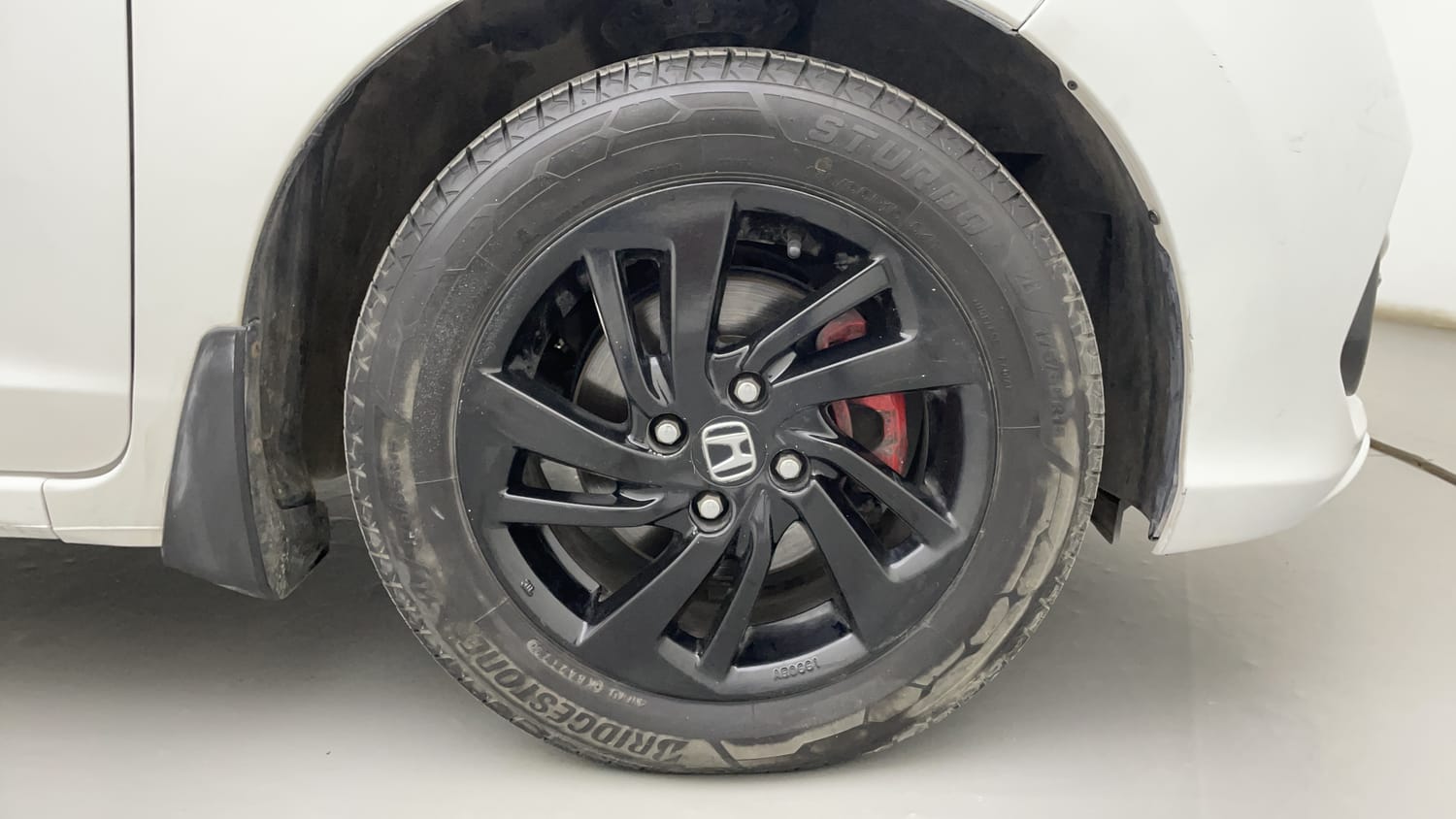 Used 2022 Honda Jazz ZX CVT Petrol Automatic tyres RIGHT FRONT TYRE RIM VIEW