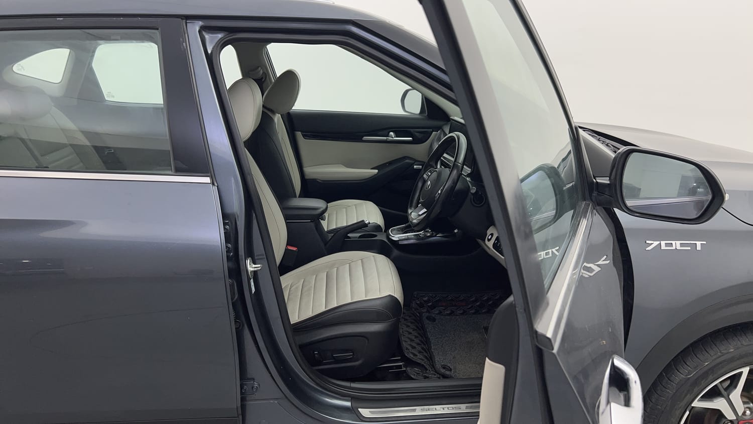 Used 2020 Kia Seltos GTX Plus DCT Petrol Automatic interior RIGHT SIDE FRONT DOOR CABIN VIEW