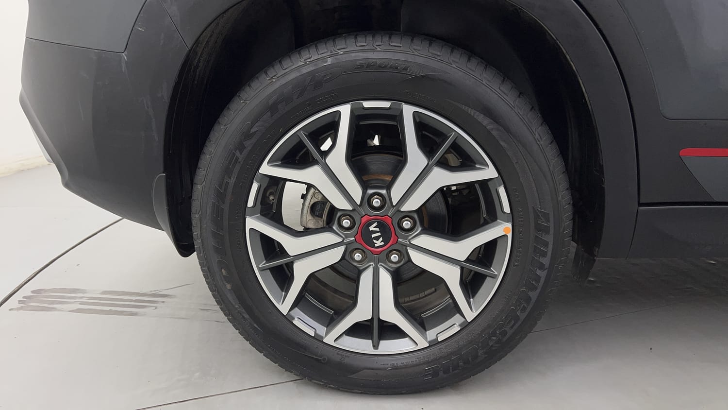 Used 2020 Kia Seltos GTX Plus DCT Petrol Automatic tyres RIGHT REAR TYRE RIM VIEW
