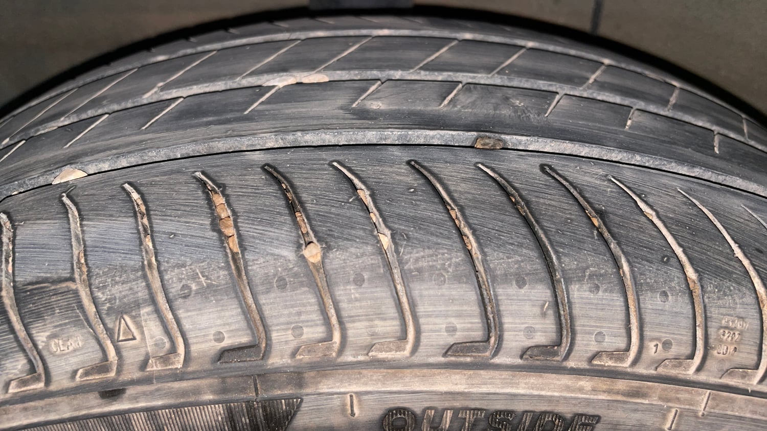 Used 2023 Hyundai Exter SX(O) Connect 1.2 Petrol MT Dual Tone Petrol Manual tyres RIGHT REAR TYRE TREAD VIEW
