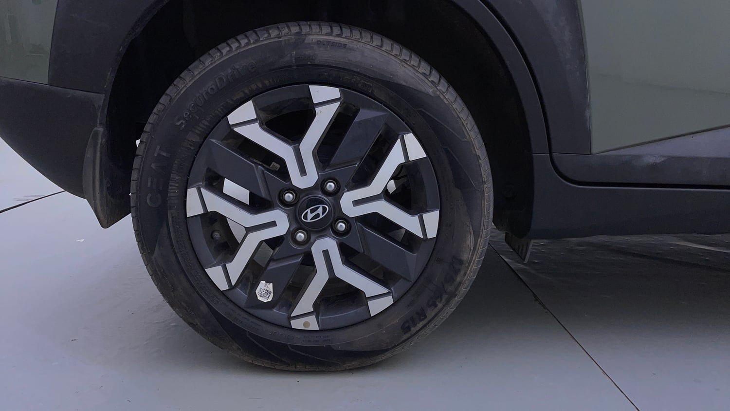 Used 2023 Hyundai Exter SX(O) Connect 1.2 Petrol MT Dual Tone Petrol Manual tyres RIGHT REAR TYRE RIM VIEW