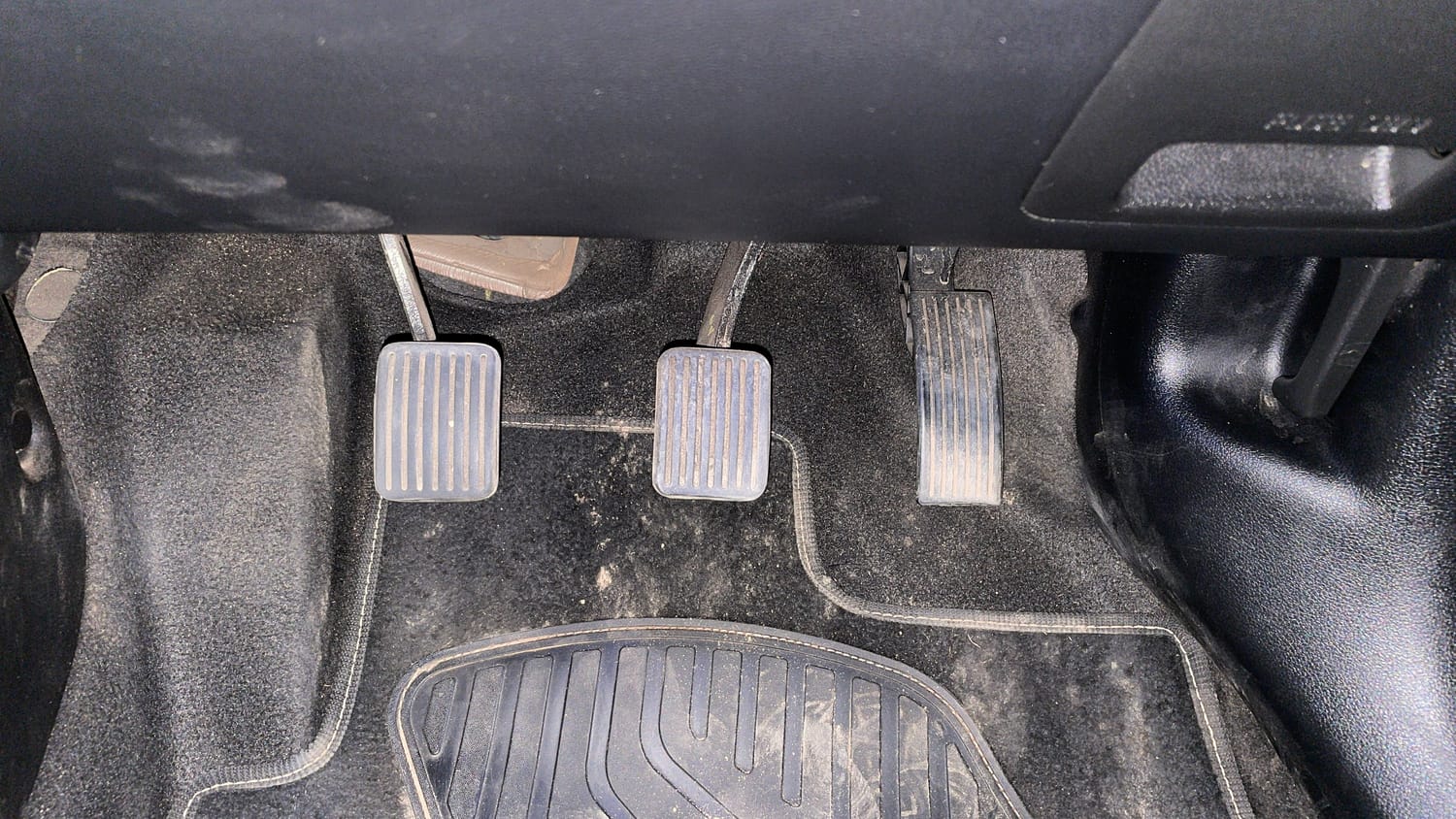 Used 2023 Hyundai Exter SX(O) Connect 1.2 Petrol MT Dual Tone Petrol Manual interior PEDALS VIEW