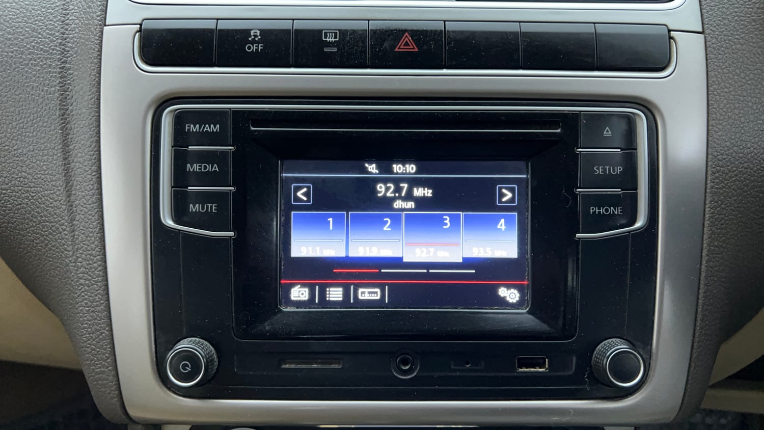Used 2017 Volkswagen Vento 1.2L Highline Petrol AT Petrol Automatic top_features Touch screen infotainment system