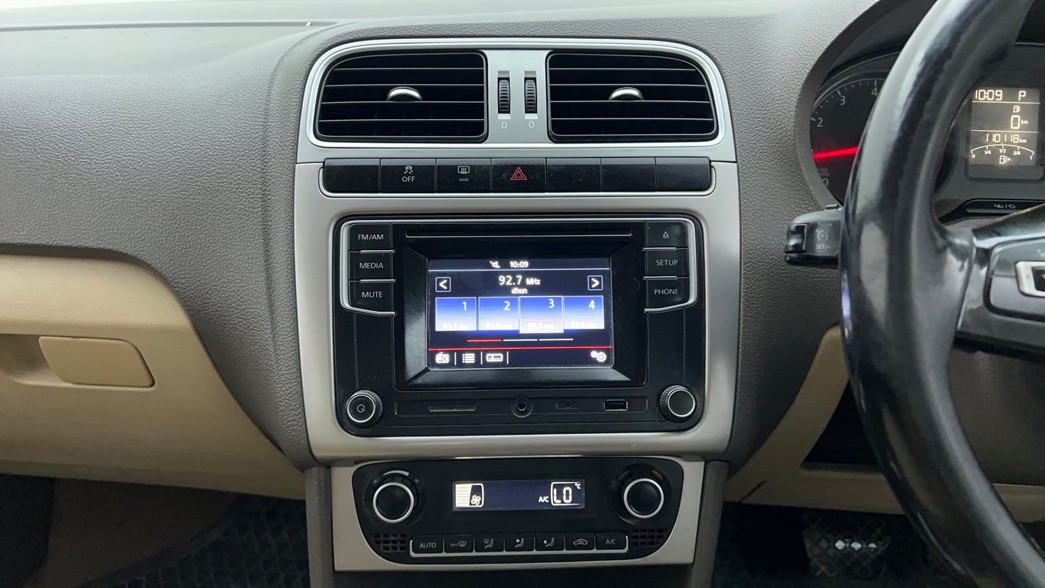 Used 2017 Volkswagen Vento 1.2L Highline Petrol AT Petrol Automatic interior MUSIC SYSTEM & AC CONTROL VIEW