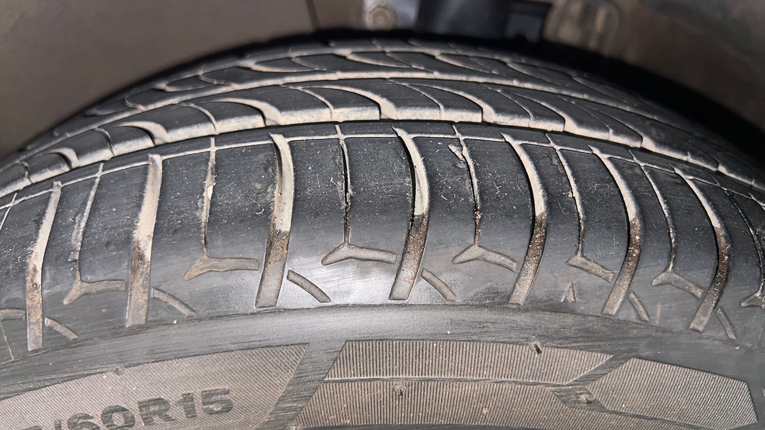 Used 2017 Volkswagen Vento 1.2L Highline Petrol AT Petrol Automatic tyres LEFT FRONT TYRE TREAD VIEW