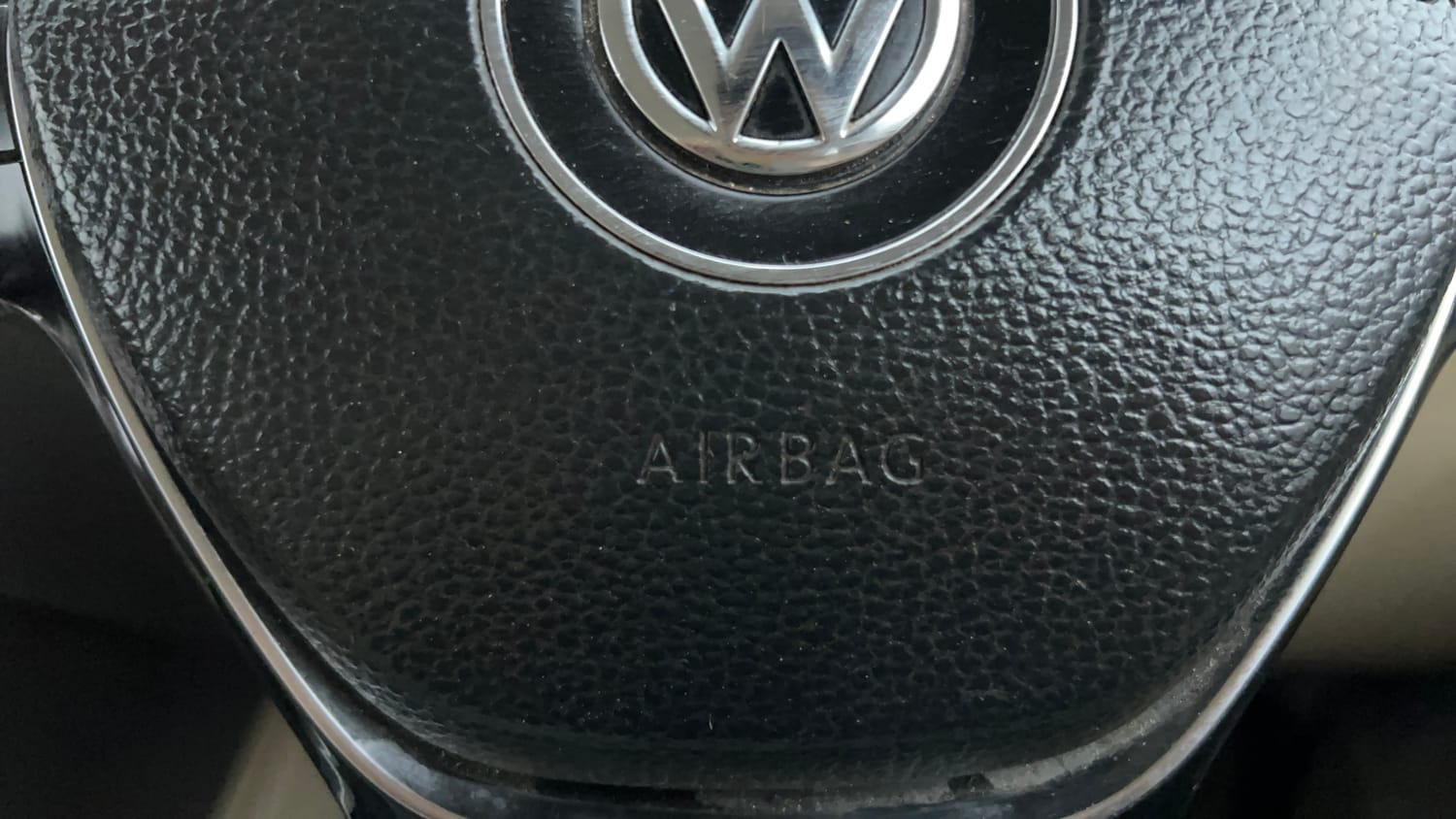 Used 2017 Volkswagen Vento 1.2L Highline Petrol AT Petrol Automatic top_features Airbags