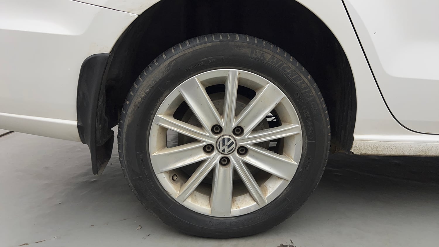 Used 2017 Volkswagen Vento 1.2L Highline Petrol AT Petrol Automatic tyres RIGHT REAR TYRE RIM VIEW