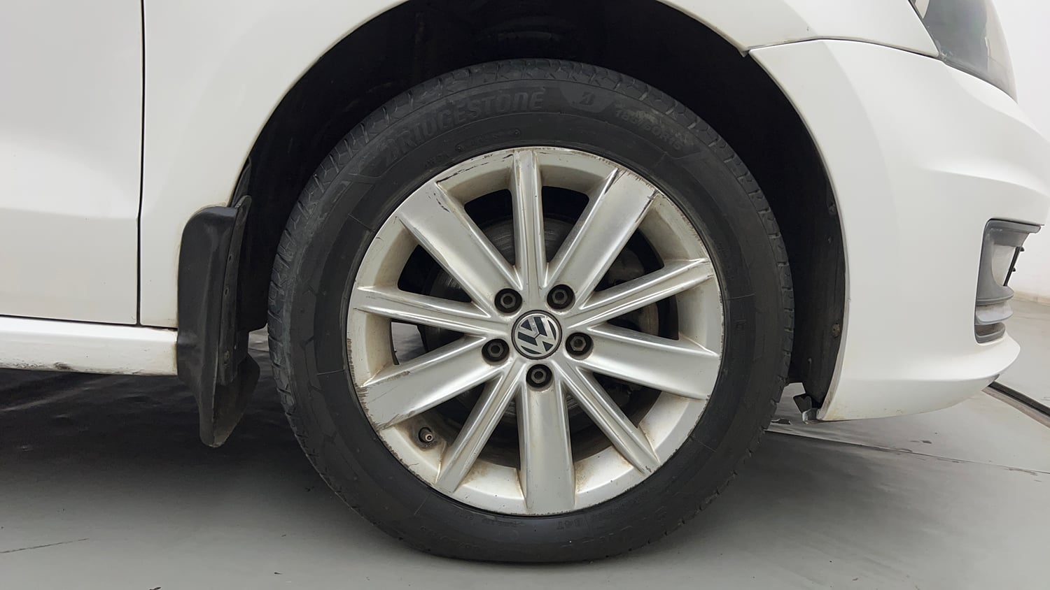 Used 2017 Volkswagen Vento 1.2L Highline Petrol AT Petrol Automatic tyres RIGHT FRONT TYRE RIM VIEW