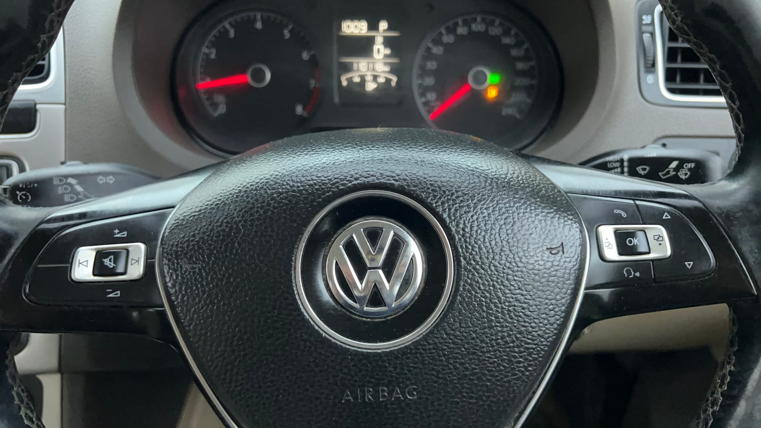 Used 2017 Volkswagen Vento 1.2L Highline Petrol AT Petrol Automatic top_features Cruise control