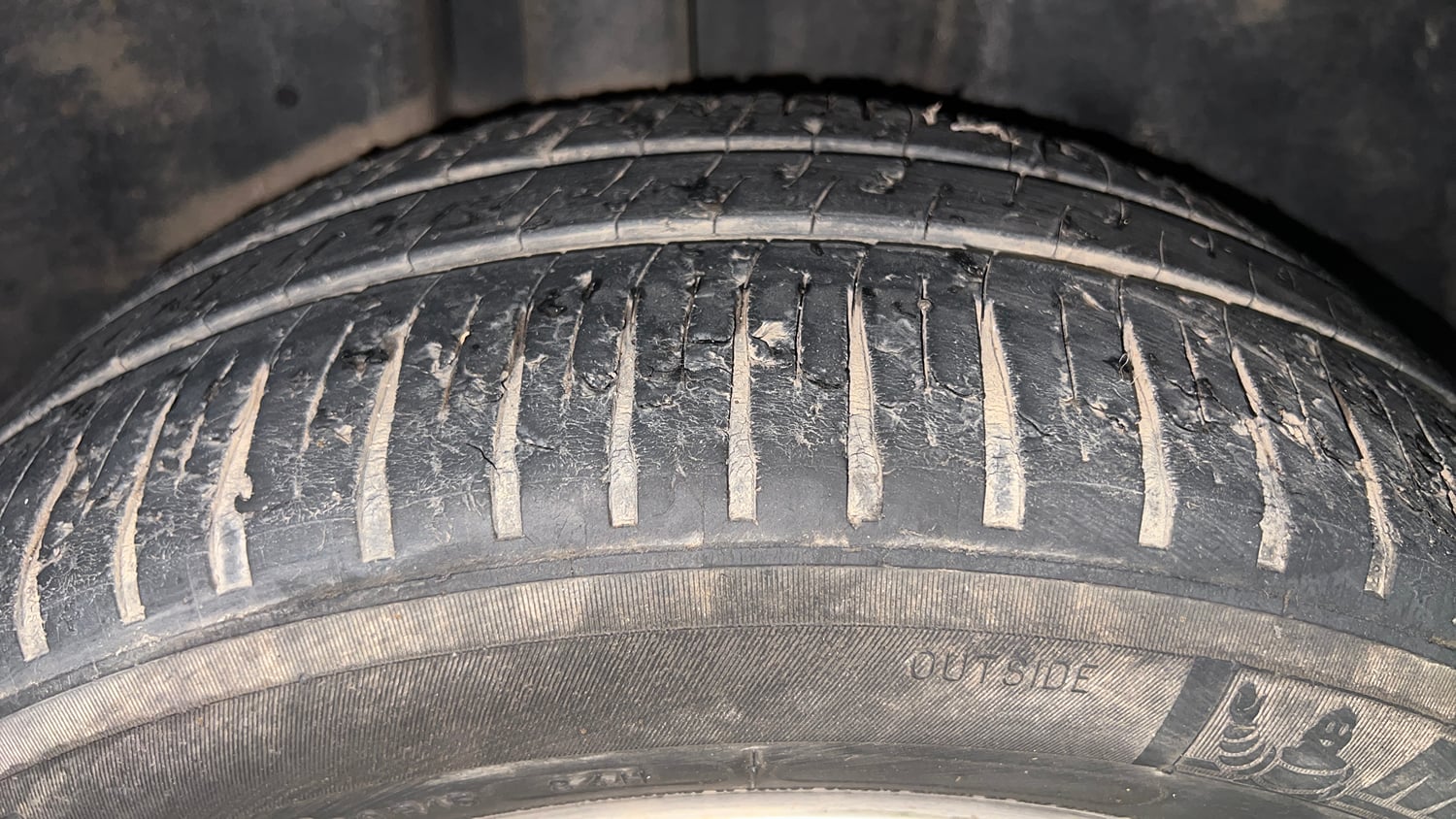 Used 2017 Volkswagen Vento 1.2L Highline Petrol AT Petrol Automatic tyres RIGHT REAR TYRE TREAD VIEW