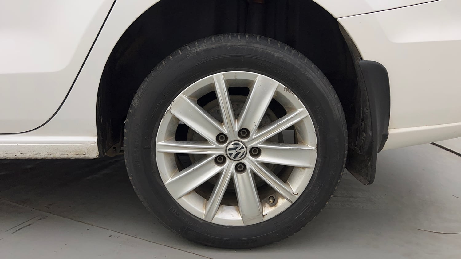 Used 2017 Volkswagen Vento 1.2L Highline Petrol AT Petrol Automatic tyres LEFT REAR TYRE RIM VIEW