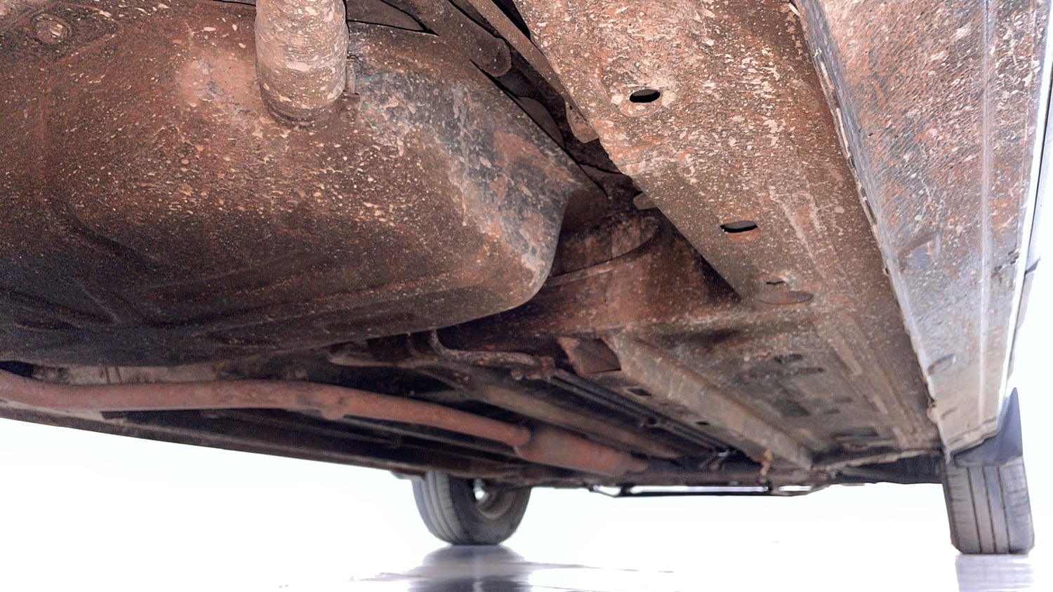 Used 2022 Renault Triber RXZ Petrol Manual extra REAR RIGHT UNDERBODY VIEW