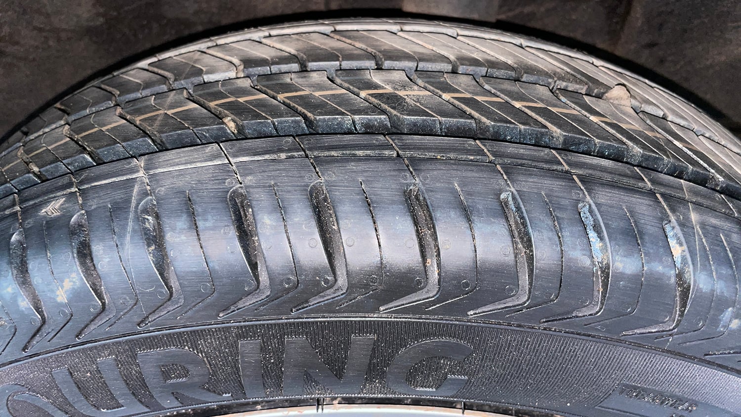Used 2022 Renault Triber RXZ Petrol Manual tyres LEFT REAR TYRE TREAD VIEW