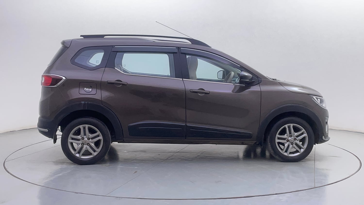 Used 2022 Renault Triber RXZ Petrol Manual exterior RIGHT SIDE VIEW