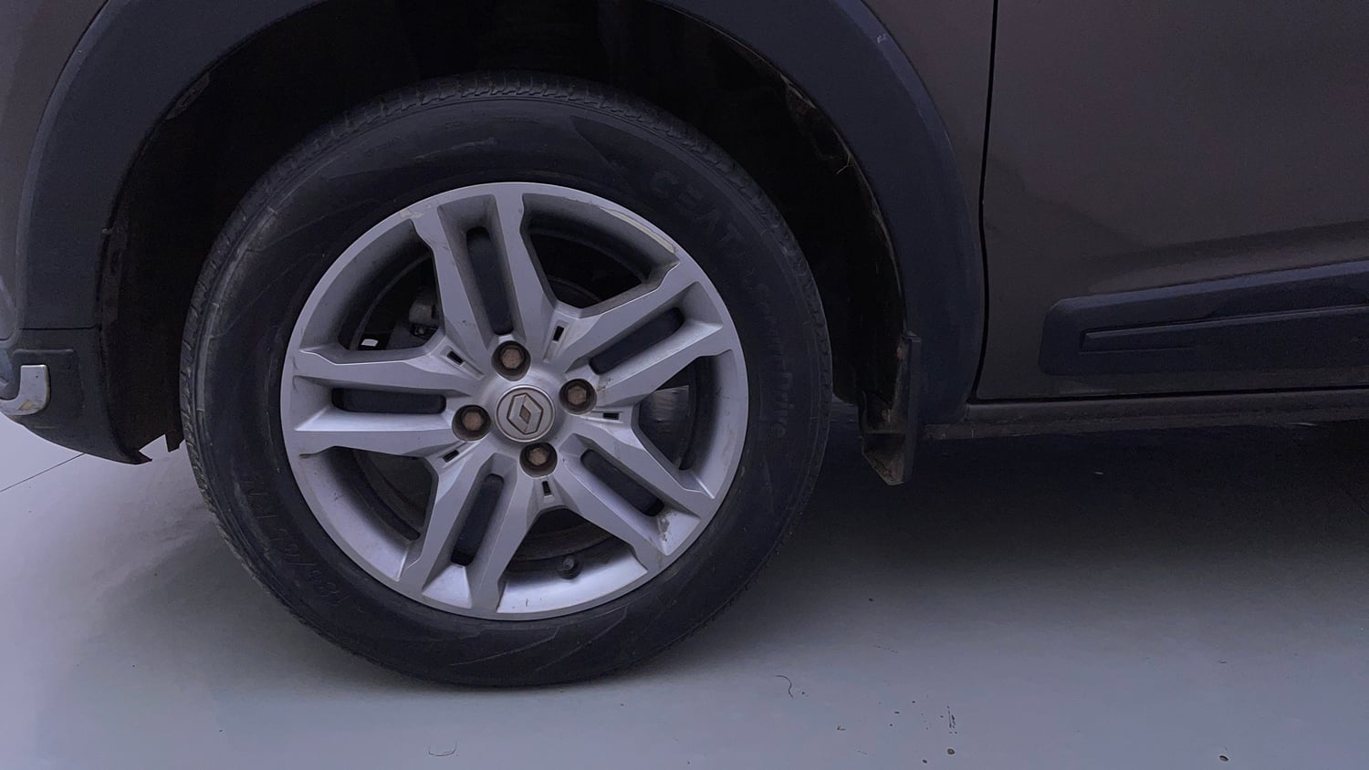 Used 2022 Renault Triber RXZ Petrol Manual tyres LEFT FRONT TYRE RIM VIEW