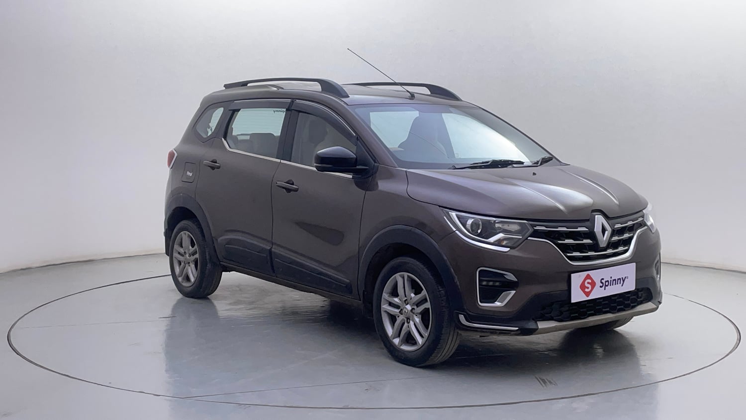 Used 2022 Renault Triber RXZ Petrol Manual exterior RIGHT FRONT CORNER VIEW