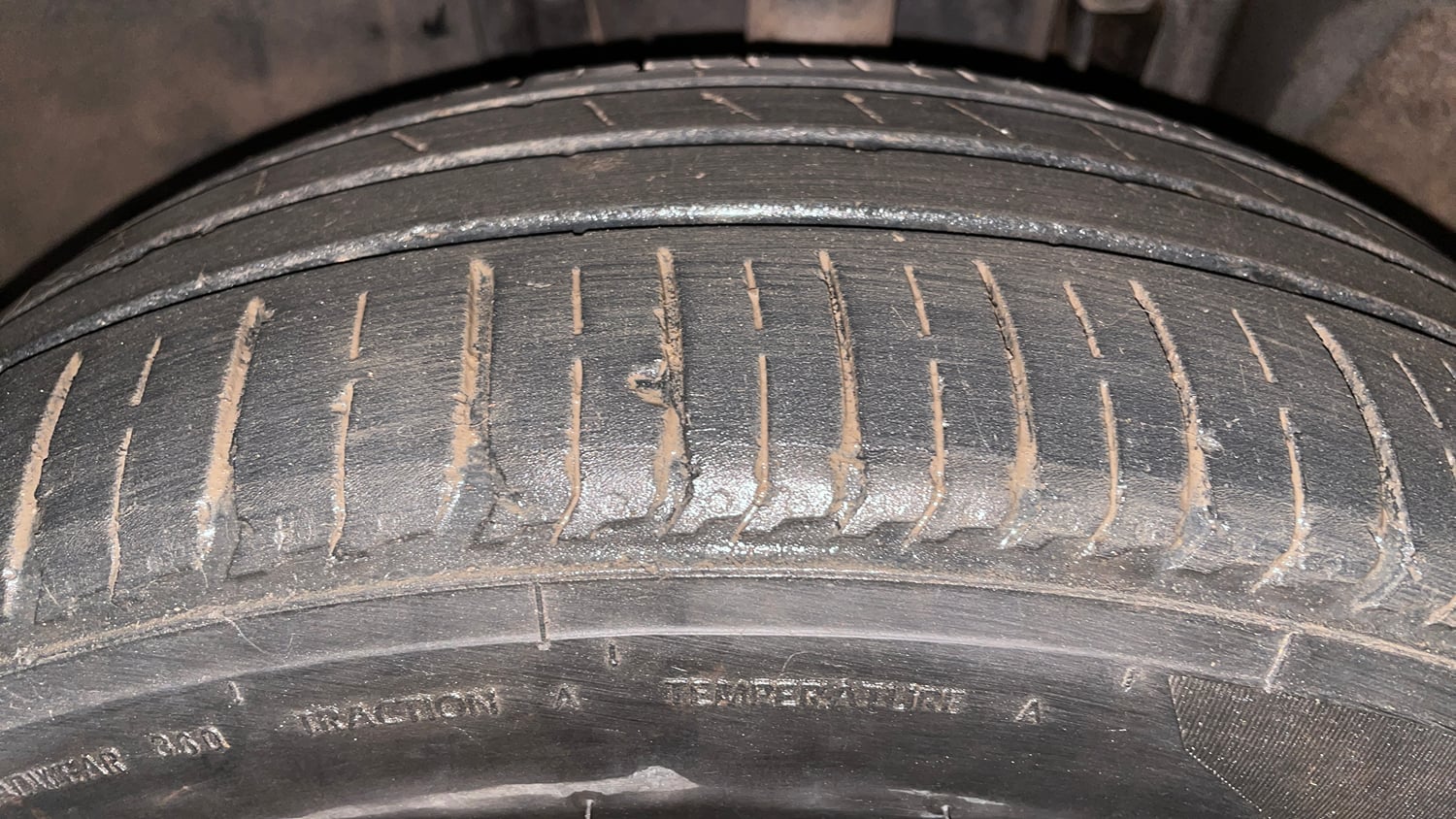 Used 2022 Renault Triber RXZ Petrol Manual tyres LEFT FRONT TYRE TREAD VIEW