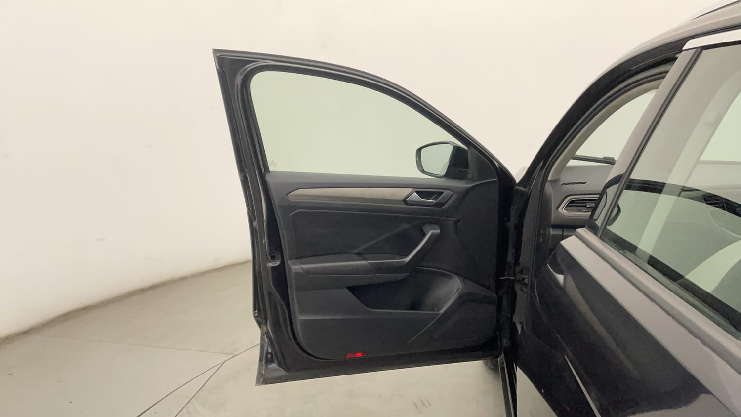 Used 2022 Volkswagen T-Roc [2019-2021] 1.5 TSI DSG Petrol Automatic interior LEFT FRONT DOOR OPEN VIEW