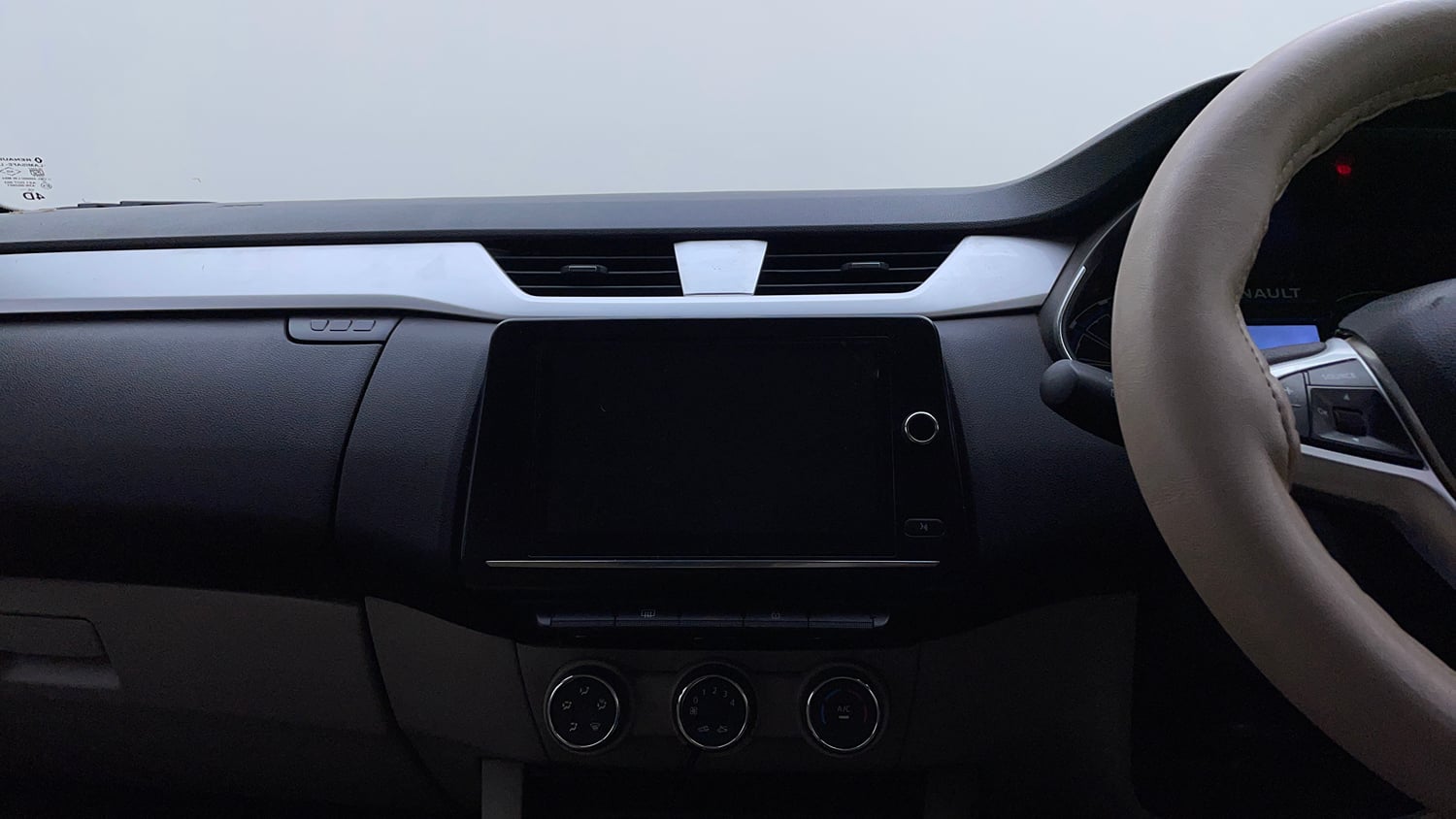 Used 2022 Renault Triber RXZ Petrol Manual top_features Integrated (in-dash) music system