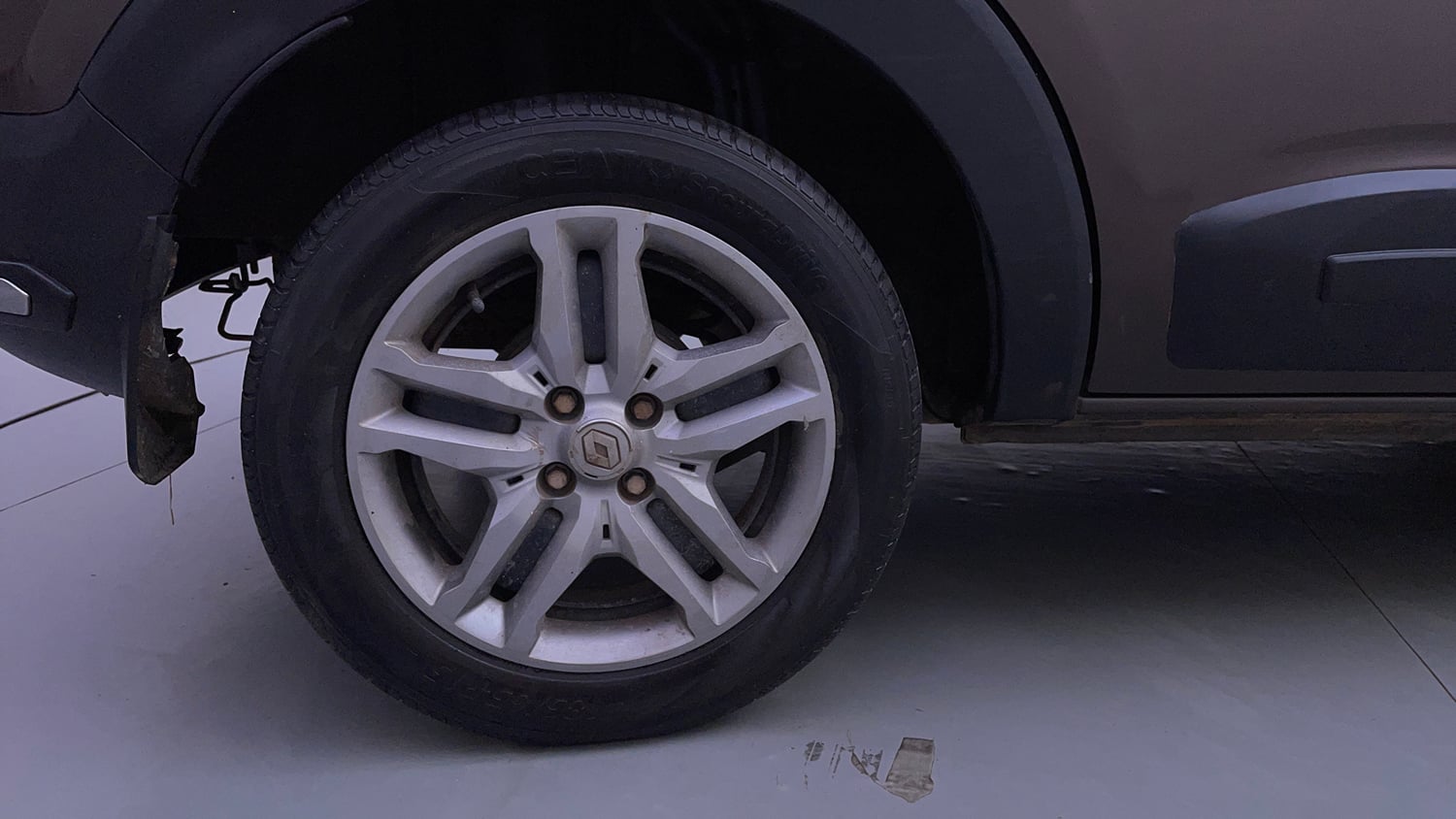 Used 2022 Renault Triber RXZ Petrol Manual tyres RIGHT REAR TYRE RIM VIEW