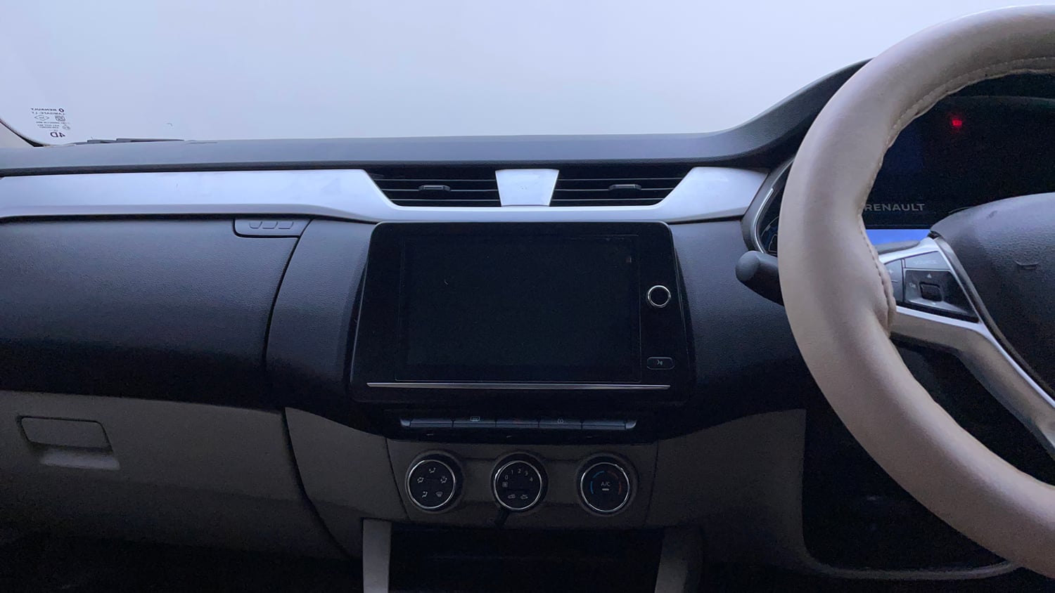 Used 2022 Renault Triber RXZ Petrol Manual interior MUSIC SYSTEM & AC CONTROL VIEW