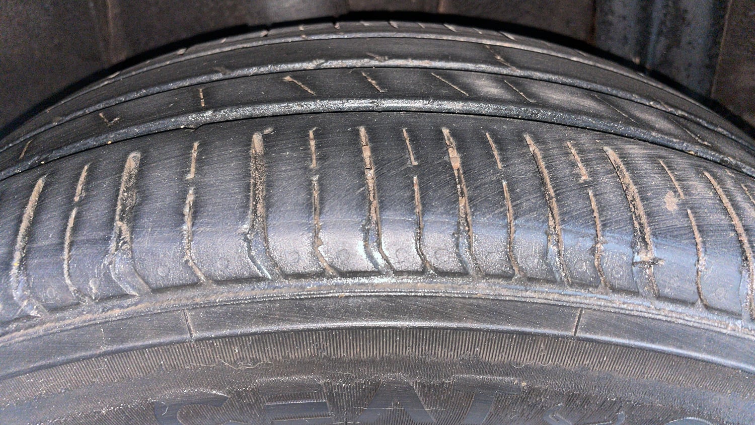 Used 2022 Renault Triber RXZ Petrol Manual tyres RIGHT REAR TYRE TREAD VIEW