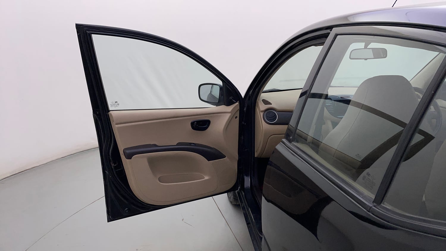 Used 2010 Hyundai i10 Magna 1.2 Petrol Manual interior LEFT FRONT DOOR OPEN VIEW