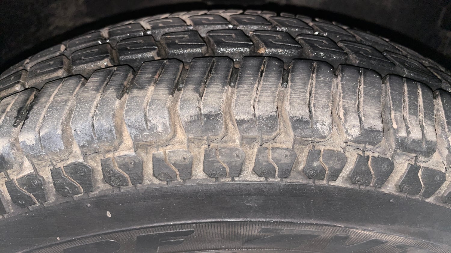 Used 2010 Hyundai i10 Magna 1.2 Petrol Manual tyres RIGHT FRONT TYRE TREAD VIEW