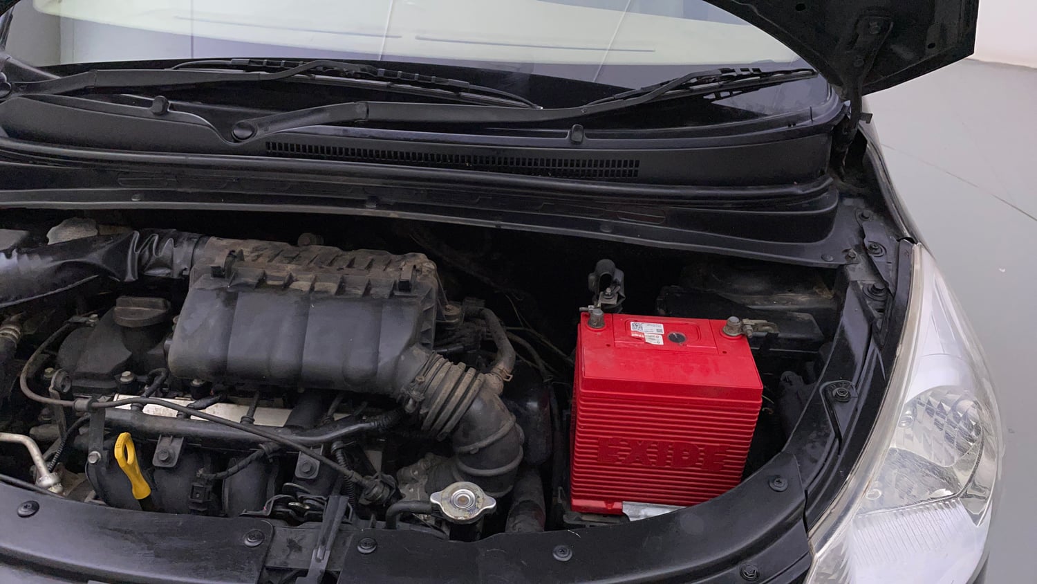 Used 2010 Hyundai i10 Magna 1.2 Petrol Manual engine ENGINE LEFT SIDE HINGE & APRON VIEW