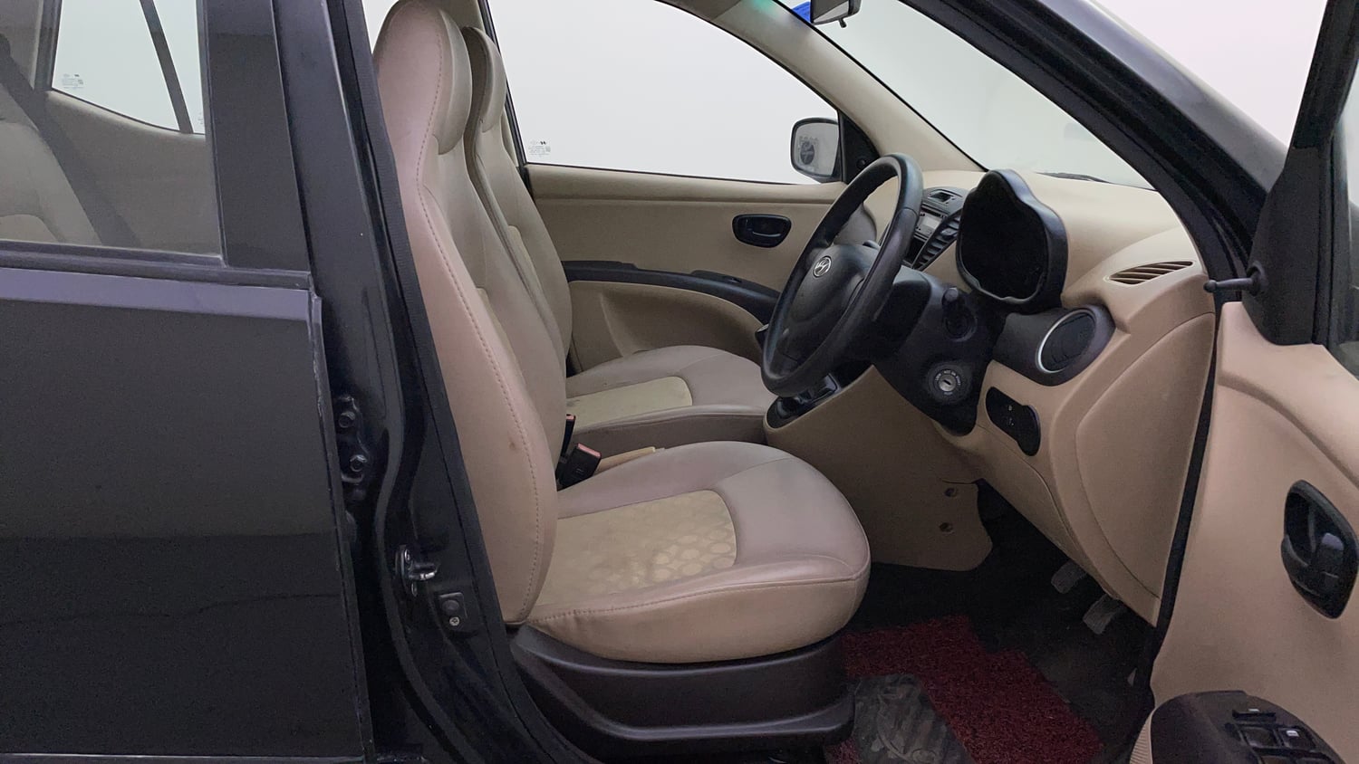 Used 2010 Hyundai i10 Magna 1.2 Petrol Manual interior RIGHT SIDE FRONT DOOR CABIN VIEW