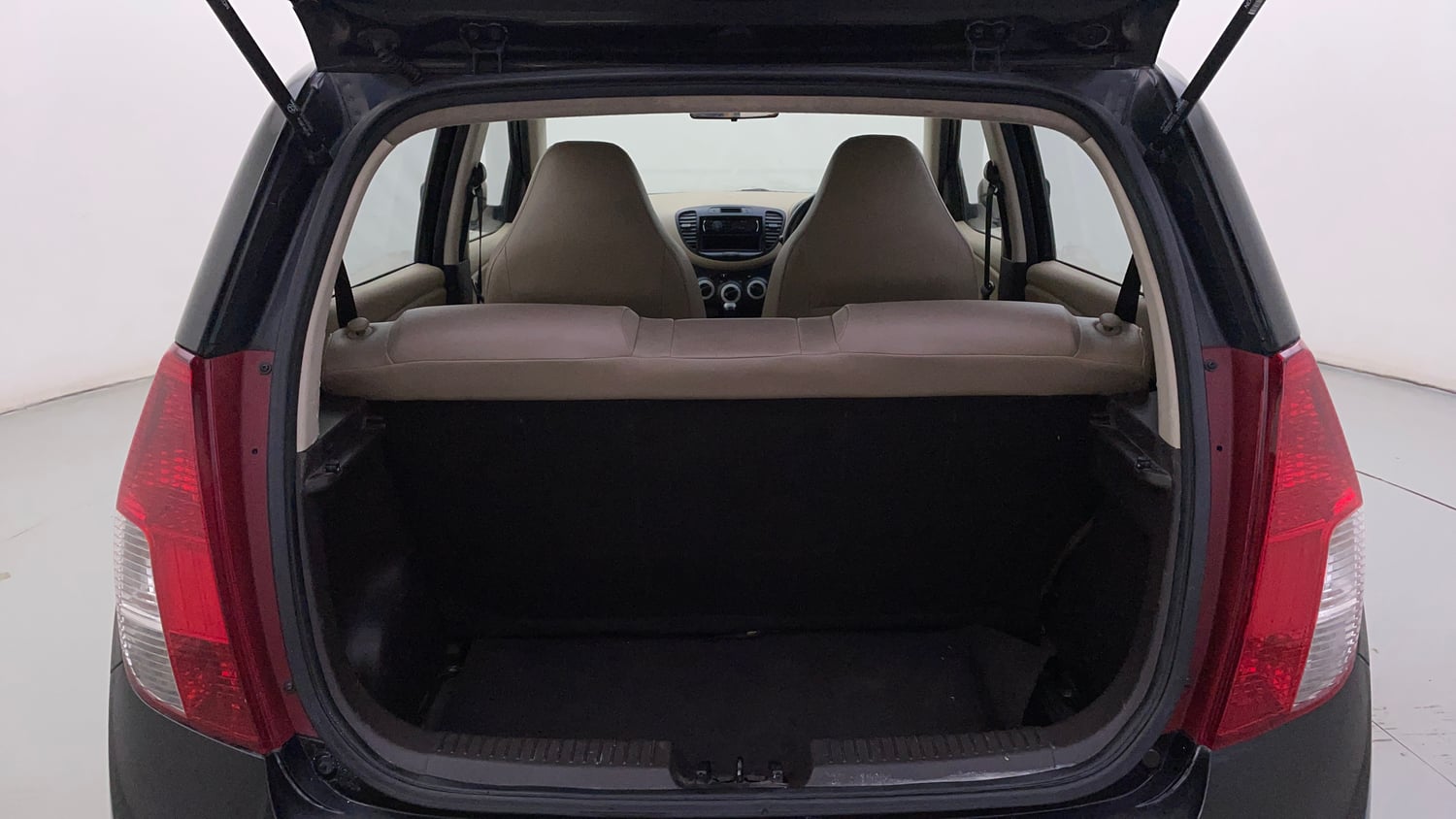 Used 2010 Hyundai i10 Magna 1.2 Petrol Manual interior DICKY INSIDE VIEW