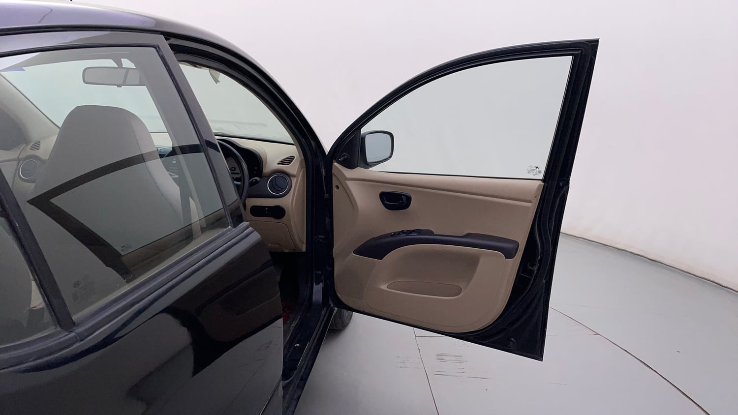 Used 2010 Hyundai i10 Magna 1.2 Petrol Manual interior RIGHT FRONT DOOR OPEN VIEW