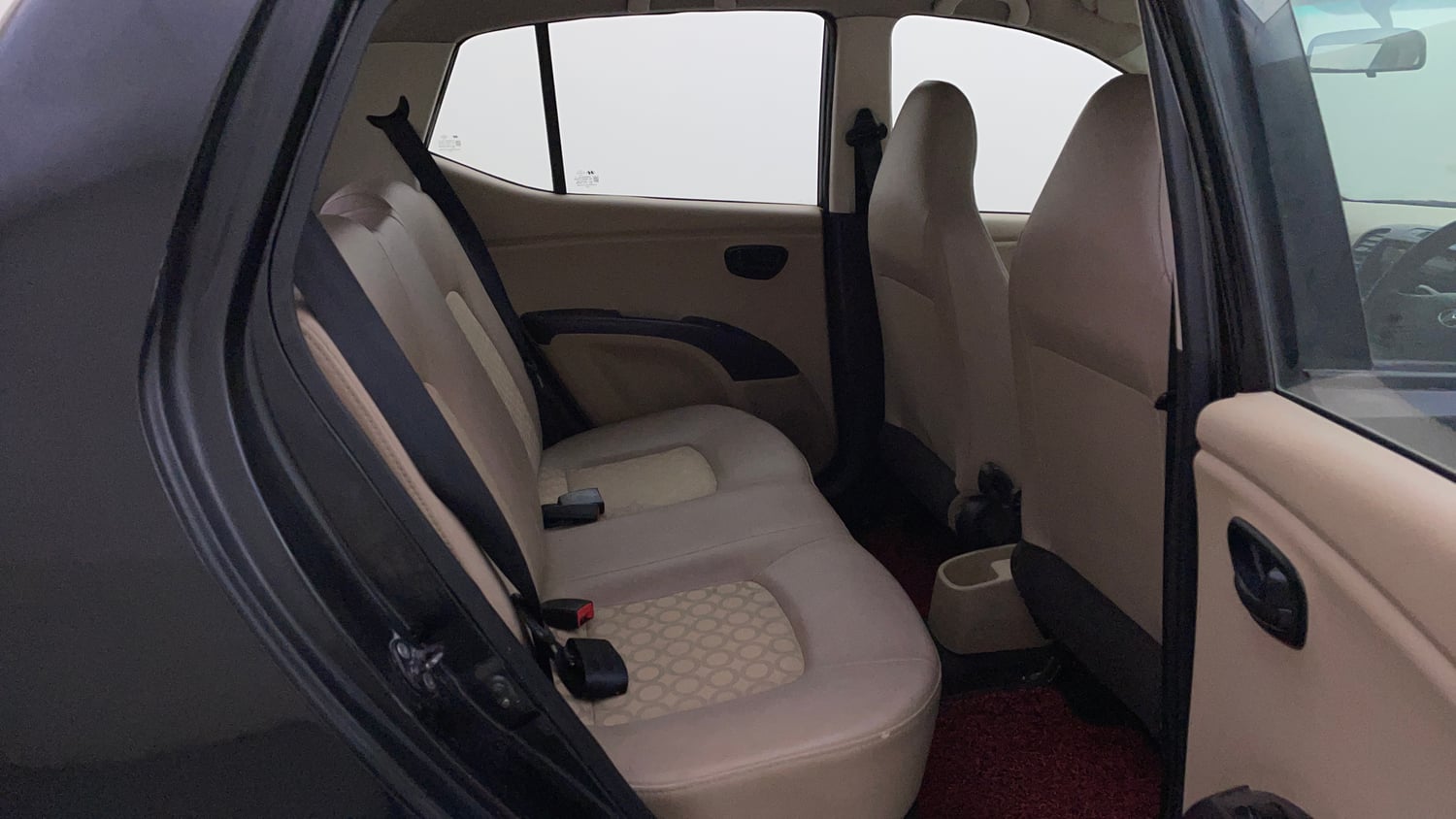 Used 2010 Hyundai i10 Magna 1.2 Petrol Manual interior RIGHT SIDE REAR DOOR CABIN VIEW