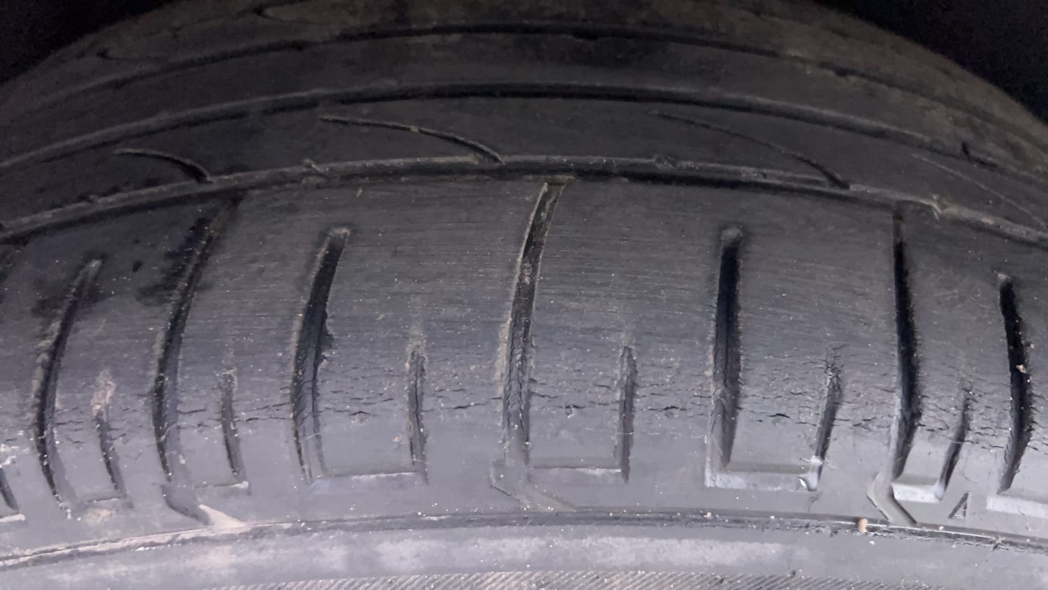 Used 2015 Audi Q3 2.0 TDI quattro Premium Diesel Automatic tyres RIGHT REAR TYRE TREAD VIEW