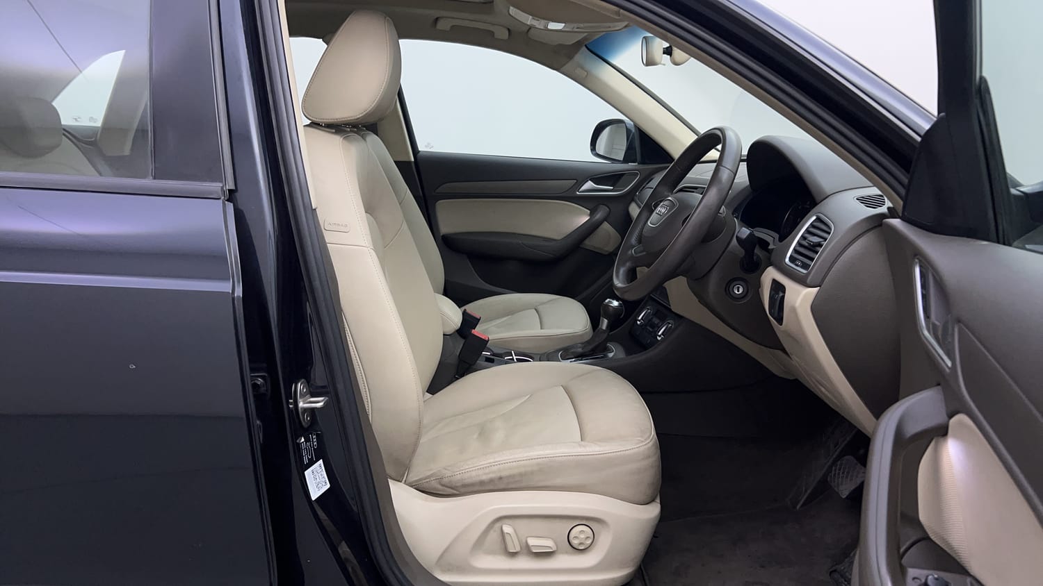 Used 2015 Audi Q3 2.0 TDI quattro Premium Diesel Automatic interior RIGHT SIDE FRONT DOOR CABIN VIEW
