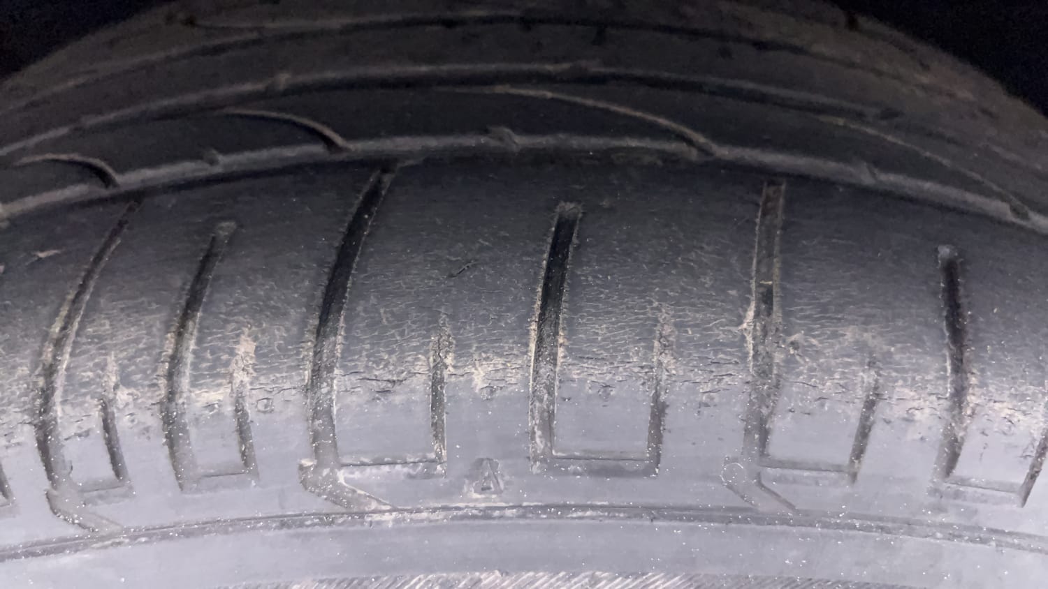 Used 2015 Audi Q3 2.0 TDI quattro Premium Diesel Automatic tyres RIGHT FRONT TYRE TREAD VIEW