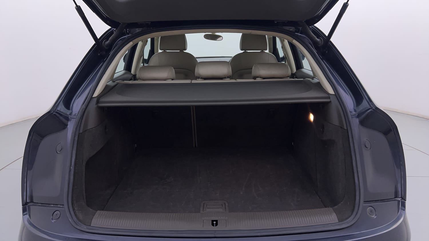 Used 2015 Audi Q3 2.0 TDI quattro Premium Diesel Automatic interior DICKY INSIDE VIEW