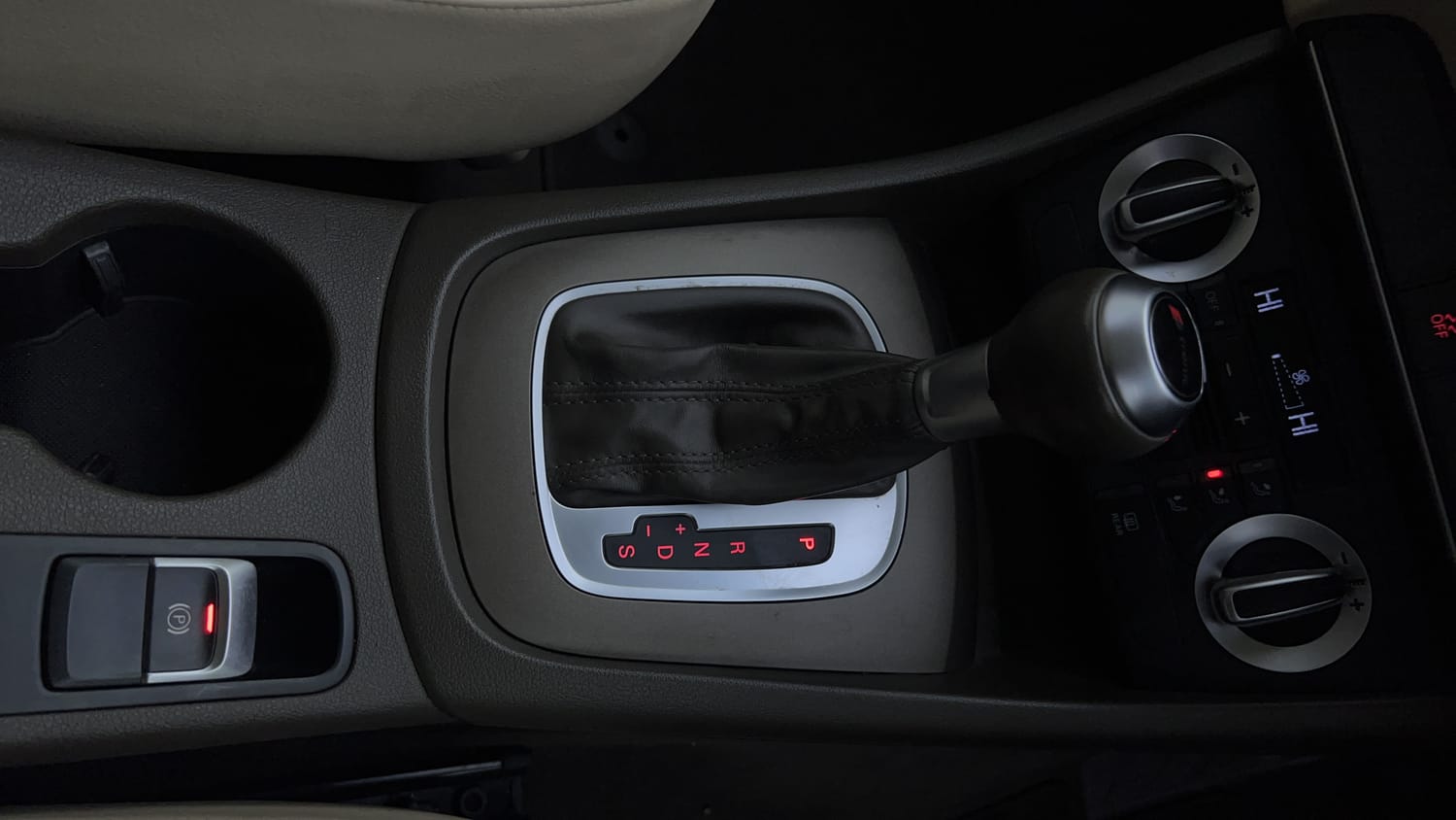 Used 2015 Audi Q3 2.0 TDI quattro Premium Diesel Automatic interior GEAR  KNOB VIEW
