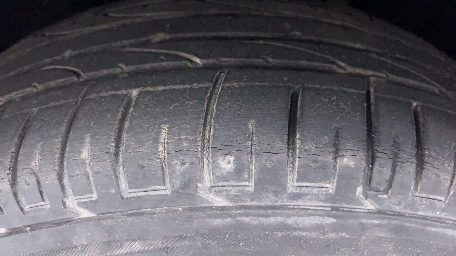 Used 2015 Audi Q3 2.0 TDI quattro Premium Diesel Automatic tyres LEFT FRONT TYRE TREAD VIEW