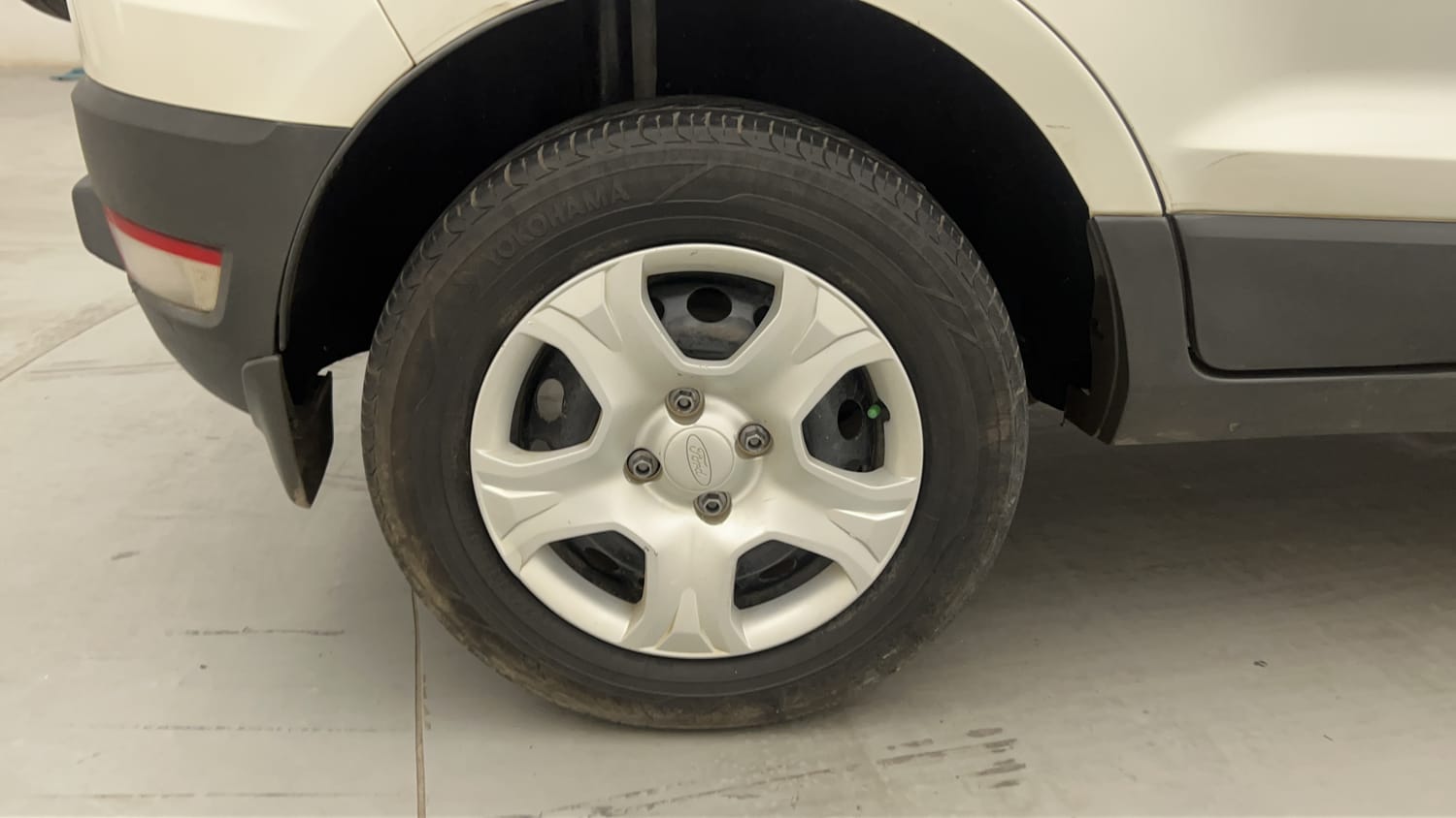 Used 2017 Ford EcoSport Ambiente 1.5L TDCi Diesel Manual tyres RIGHT REAR TYRE RIM VIEW