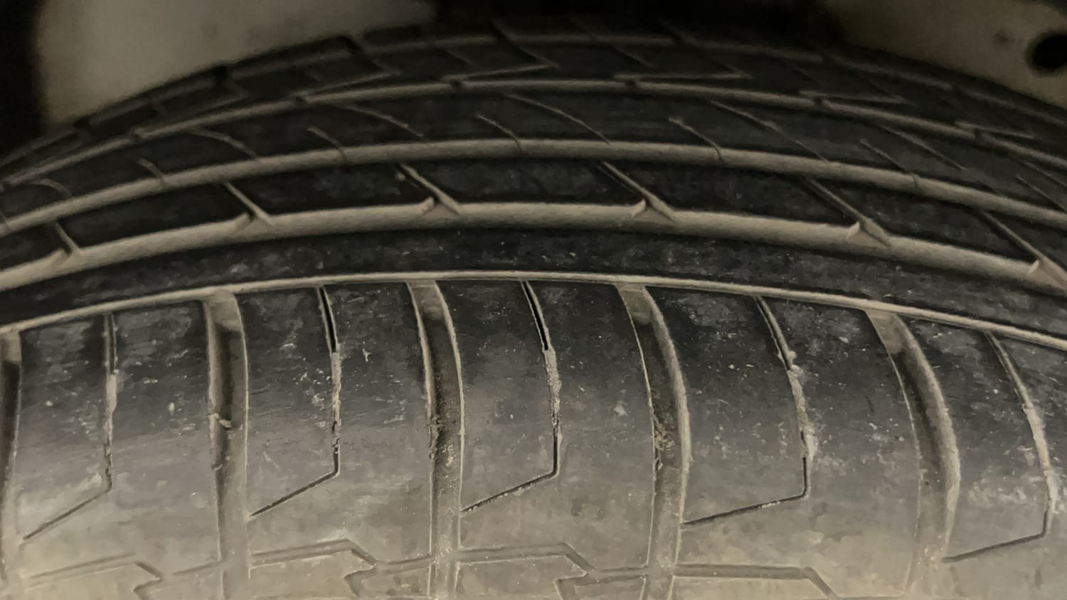 Used 2017 Ford EcoSport Ambiente 1.5L TDCi Diesel Manual tyres RIGHT FRONT TYRE TREAD VIEW