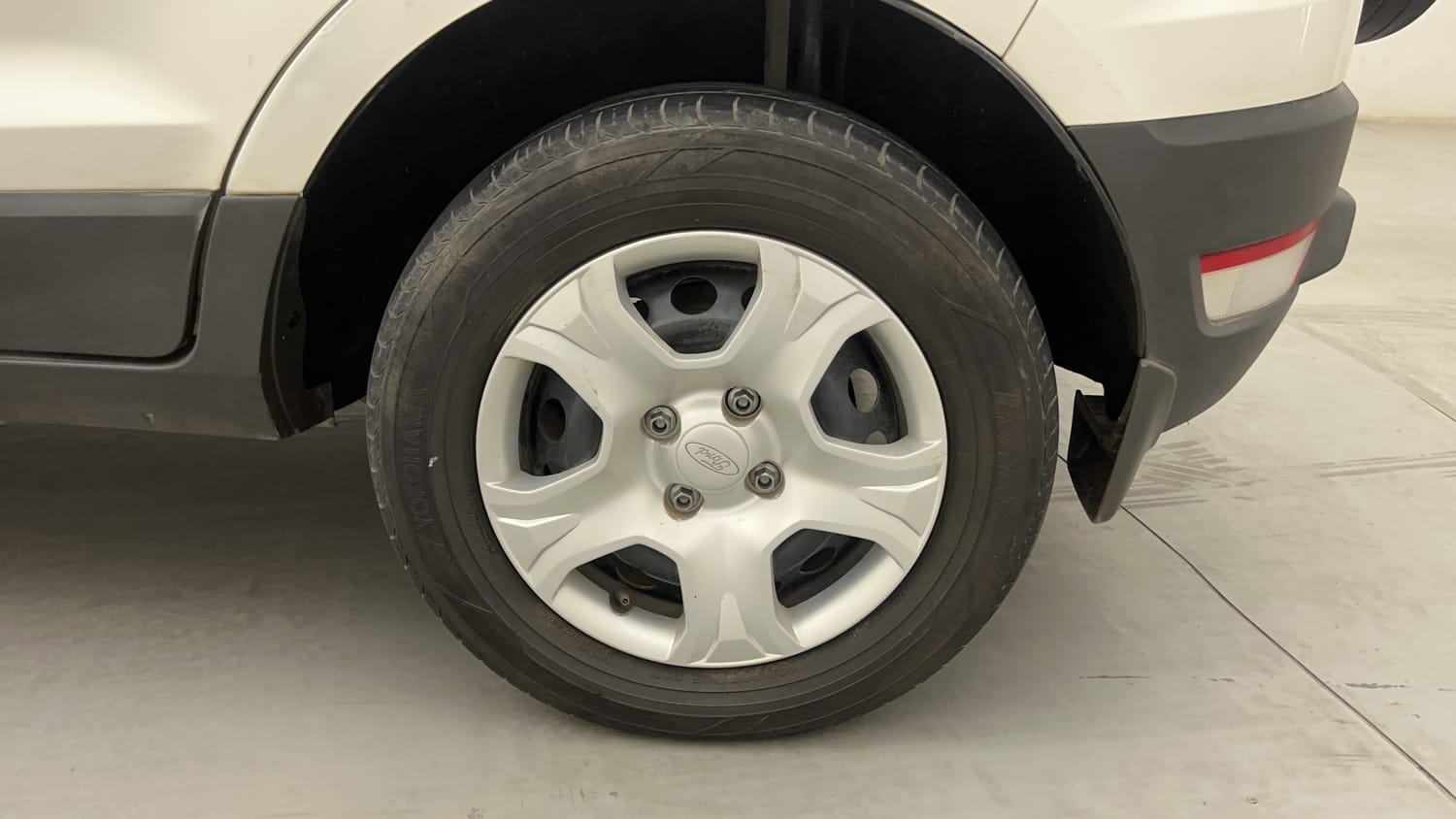 Used 2017 Ford EcoSport Ambiente 1.5L TDCi Diesel Manual tyres LEFT REAR TYRE RIM VIEW