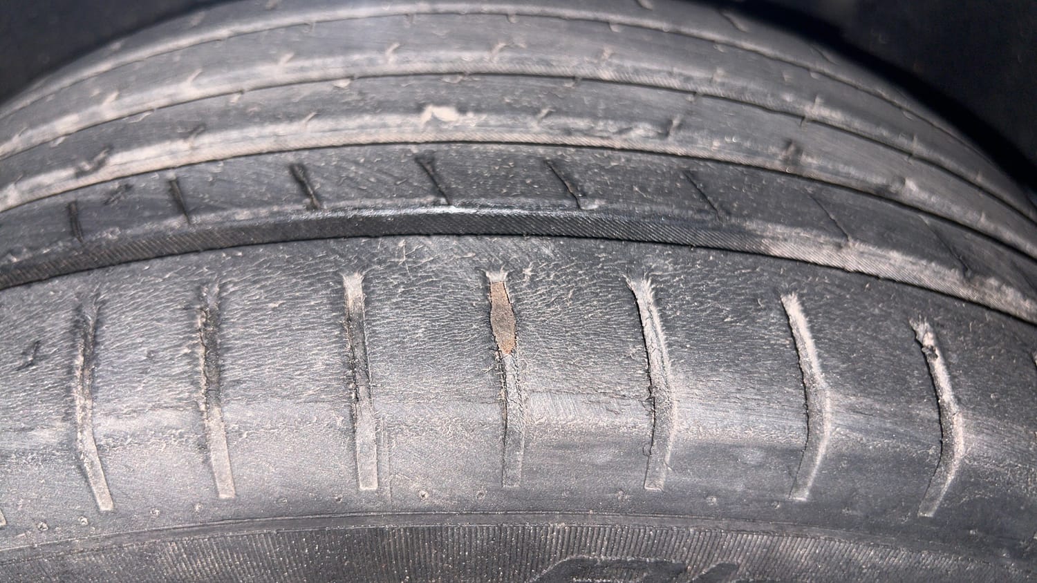 Used 2016 Maruti Suzuki Baleno Zeta AT Petrol Petrol Automatic tyres LEFT REAR TYRE TREAD VIEW