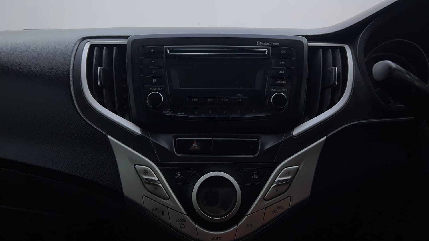 Used 2016 Maruti Suzuki Baleno Zeta AT Petrol Petrol Automatic top_features Integrated (in-dash) music system
