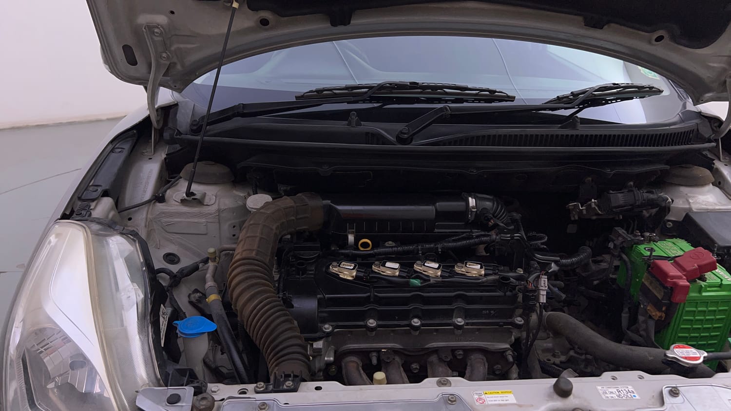 Used 2016 Maruti Suzuki Baleno Zeta AT Petrol Petrol Automatic engine ENGINE RIGHT SIDE HINGE & APRON VIEW