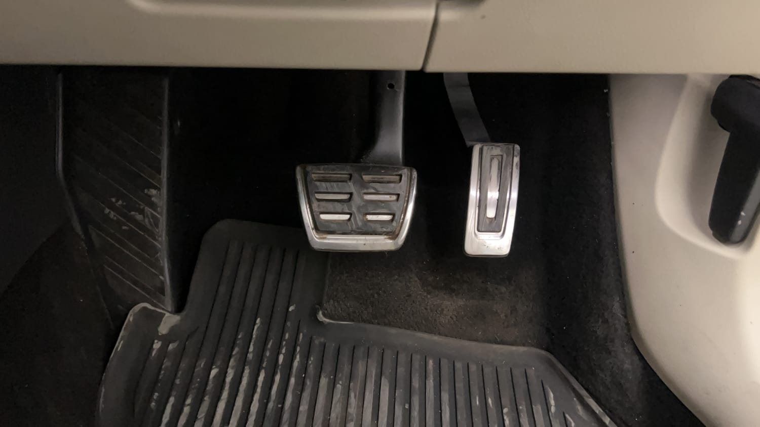 Used 2021 Skoda Superb L&K TSI AT Petrol Automatic interior PEDALS VIEW