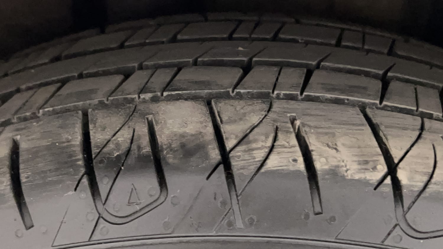 Used 2021 Skoda Superb L&K TSI AT Petrol Automatic tyres RIGHT REAR TYRE TREAD VIEW
